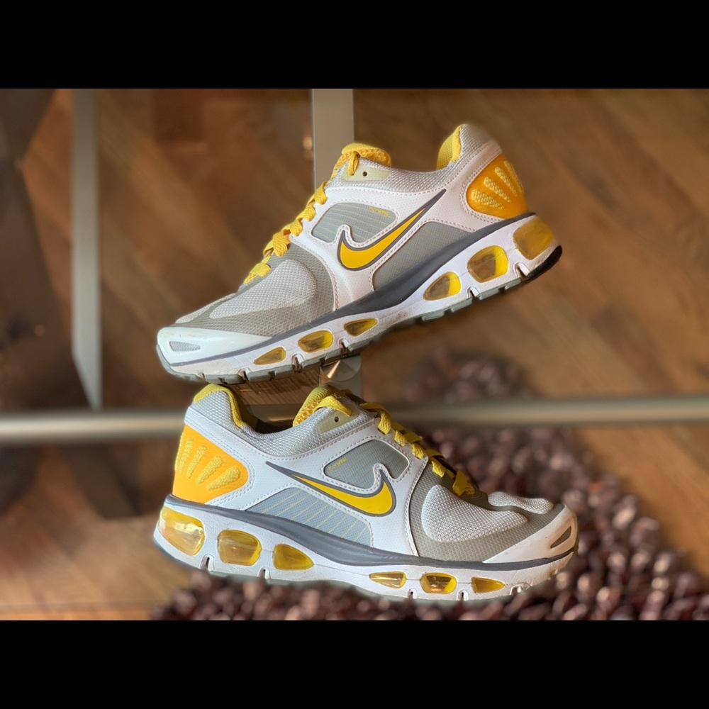 NIKE Flywire Running Shoes • LiveStrong Edition